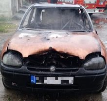 Opel w płomieniach